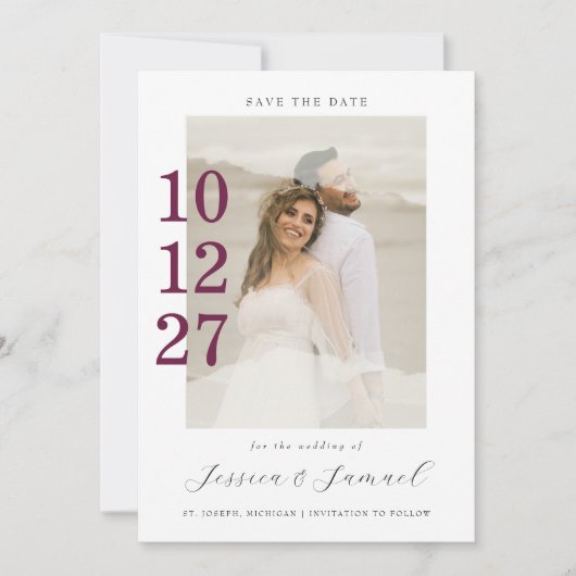 Modern minimalistisch script Plum kleur bruiloft f Save The Date (Voorkant)