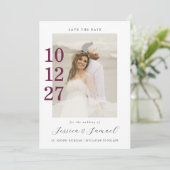 Modern minimalistisch script Plum kleur bruiloft f Save The Date (Staand voorkant)