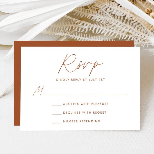 Modern minimalistisch script terracotta Wedding RSVP Kaartje