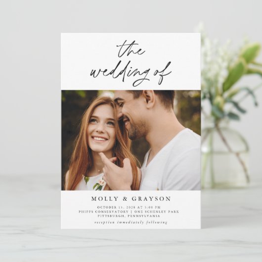 Modern minimalistisch script | Twee foto-bruiloft Kaart (Staand voorkant)