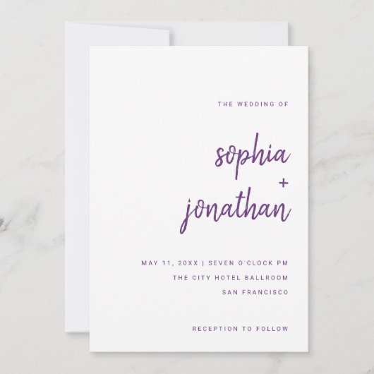 Modern minimalistisch script White en Paars Weddin Kaart (Voorkant)