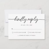 Modern minimalistisch script zwart-wit huwelijk RSVP kaartje (Voorkant)