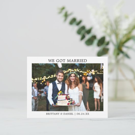 Modern minimalistisch simpel, we zijn getrouwd briefkaart (Staand voorkant)