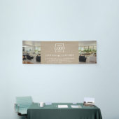 Modern Minimalistisch Taupe Aangepast Zakelijk Log Spandoek (Beurs)