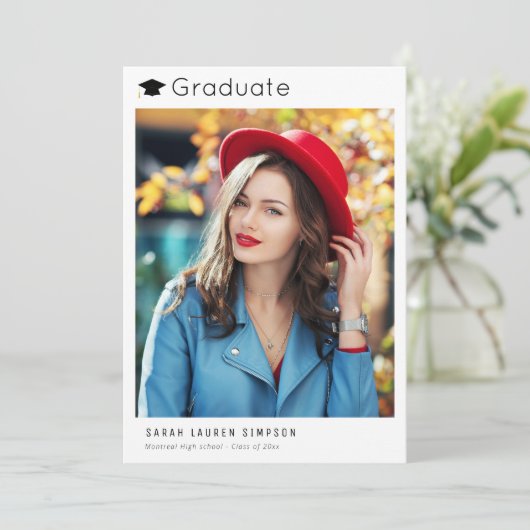 Modern minimalistisch wit afstuderen aankondiging (Staand voorkant)