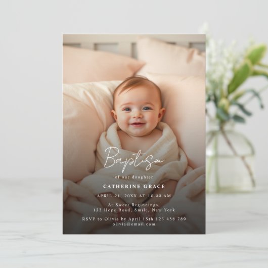 Modern minimalistisch wit script Baby Fotodoop Kaart (Staand voorkant)