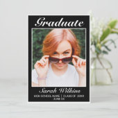 Modern minimalistisch zwart Afstuderen Aankondiging (Staand voorkant)