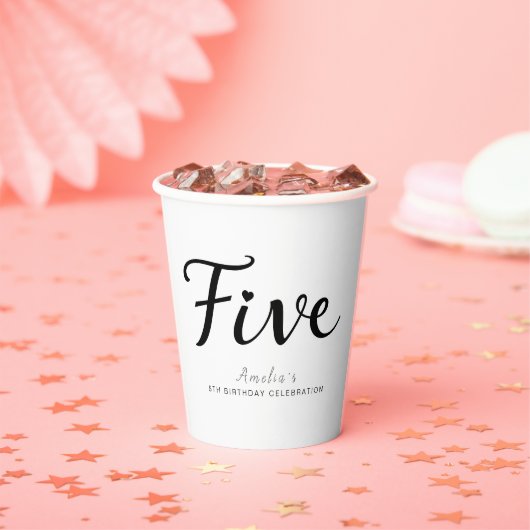 Modern minimalistisch zwart script 5e verjaardag papieren bekers (Insitu)