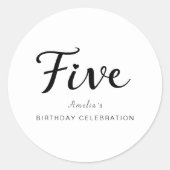 Modern minimalistisch zwart script 5e verjaardag ronde sticker (Voorkant)