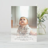 Modern minimalistisch zwart script Baby Fotodoop Kaart (Staand voorkant)