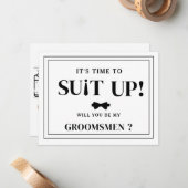 Modern minimalistisch zwart vraagt Groomsman voors Notitiekaartje (Voorkant / Achterkant in situ)