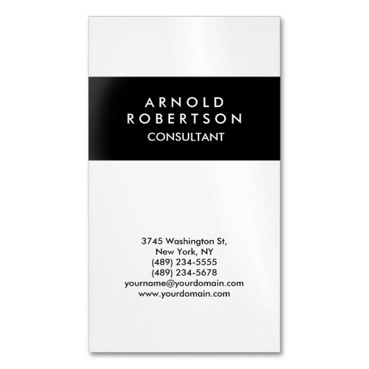 Modern minimalistisch zwart wit elegant magnetisch visitekaartje (Voorkant Verticaal)