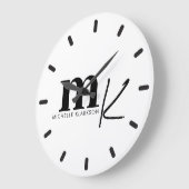 Modern minimalistisch zwart-wit monogram grote klok (Hoek)