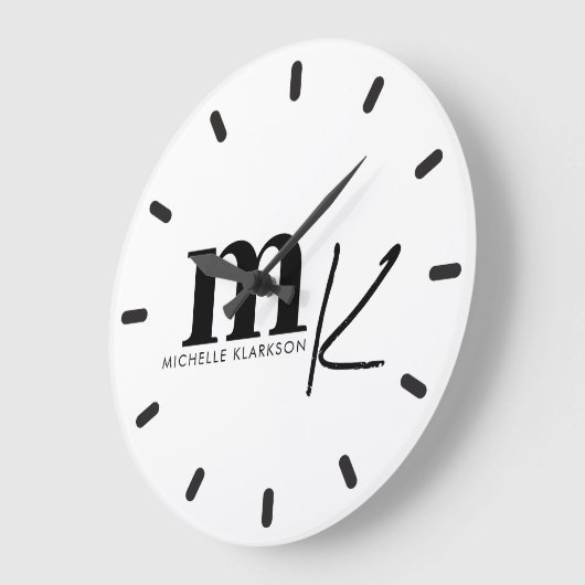 Modern minimalistisch zwart-wit monogram grote klok (Hoek)