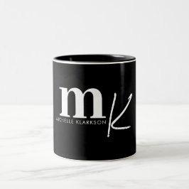 Modern minimalistisch zwart-wit monogram tweekleurige koffiemok