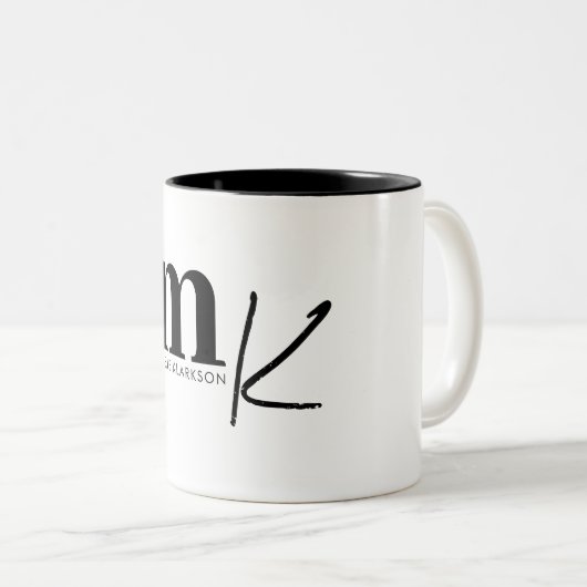 Modern minimalistisch zwart-wit monogram tweekleurige koffiemok (Voorkant rechts)