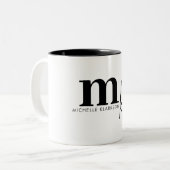 Modern minimalistisch zwart-wit monogram tweekleurige koffiemok (Voorkant links)