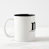 Modern minimalistisch zwart-wit monogram tweekleurige koffiemok (Links)