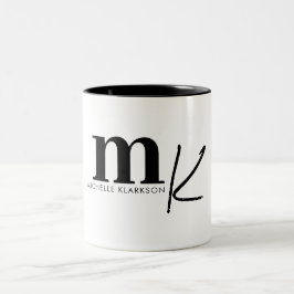 Modern minimalistisch zwart-wit monogram tweekleurige koffiemok