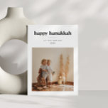 Modern Minimalistische Hanukkah-foto Scandinavisch Feestdagenkaart<br><div class="desc">Vier Hanukkah met deze moderne minimalistische feestdagkaart met een schone witte achtergrond,  eenvoudige lijnen en veel negatieve ruimte. Het Scandinavisch geïnspireerde ontwerp biedt een strakke,  onderkoelde manier om je favoriete foto en wensen voor de feestdagen te delen.</div>