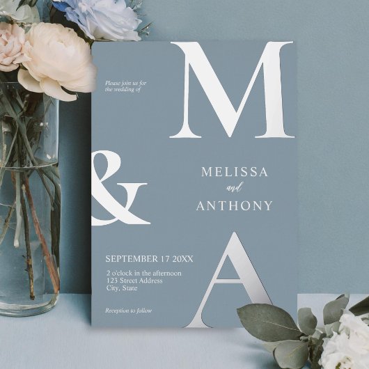 Modern minimalistische mosterdblauw monogram bruil folie uitnodiging