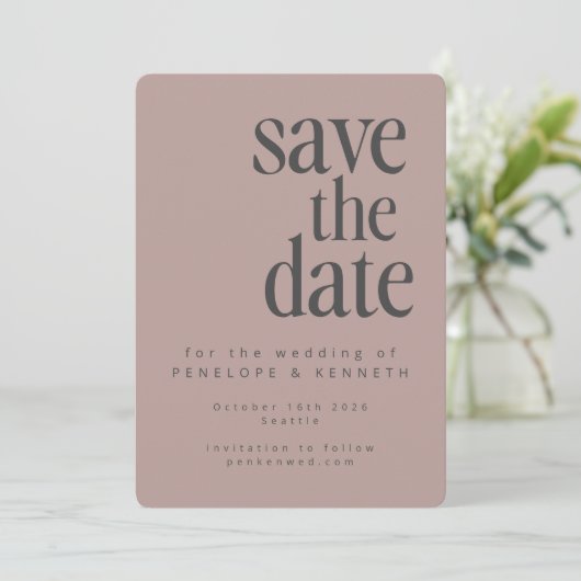 Modern minimalistische mosterdbuidel save the date (Staand voorkant)