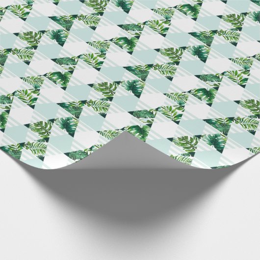 Modern Mint Green Tropical Triangles Patroon Cadeaupapier (Hoek)