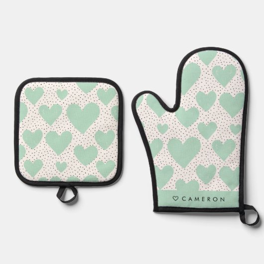 Modern Mint Groen Hart Patroon Gepersonaliseerd Ovenwant & Pannenlap Set (Voorkant)