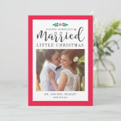 Modern Mistletoe Pas getrouwd Kerstfeestdag Feestdagenkaart (Staand voorkant)