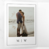 Modern Monogram Black and White Wedding Drieluik Uitnodiging (Binnenzijde eerst)