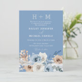 Modern Monogram Boho Dusty Blue Floral Wedding Kaart (Staand voorkant)