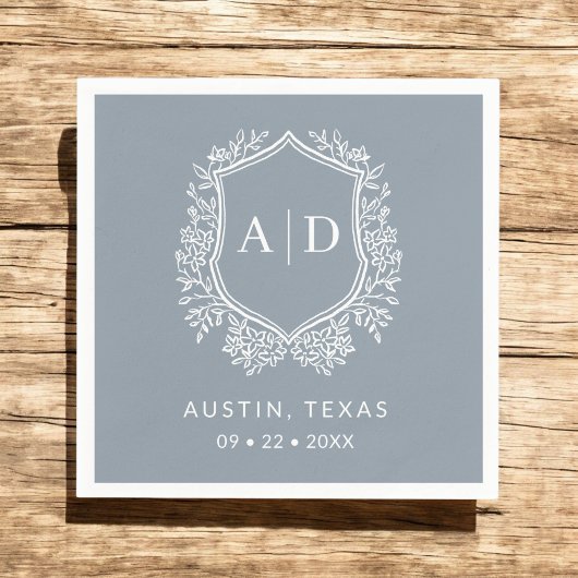 Modern Monogram Bruiloft Stoffig Blauw Crest Servet