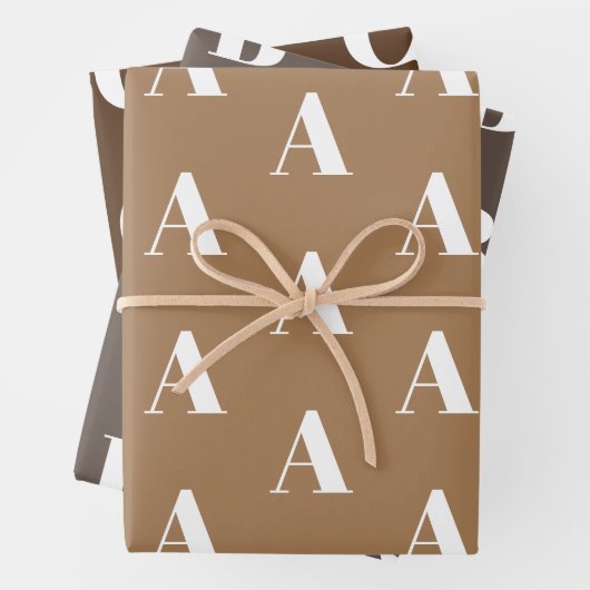 Modern monogram bruin geelbruin initiaal op maat inpakpapier vel (In situ)