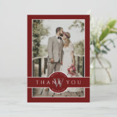 Modern Monogram Donkerrood 2-foto bruiloft Bedankkaart (Staand voorkant)
