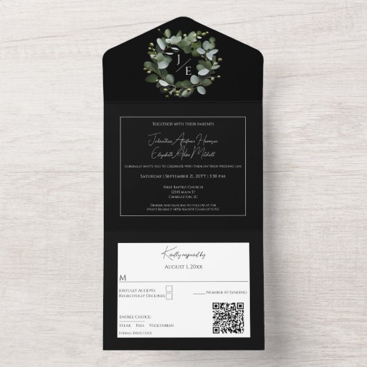 Modern Monogram Eucalyptus Krans Zwart All In One Uitnodiging (Binnen)