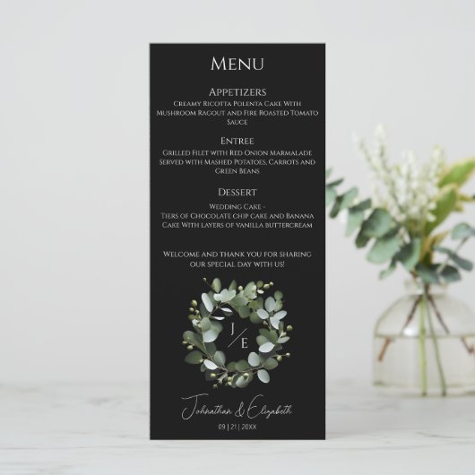 Modern monogram eucalyptuskrans | Black Menu (Staand voorkant)