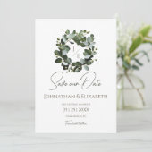 Modern monogram eucalyptuskrans | Wit Save The Date (Staand voorkant)