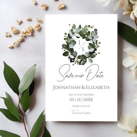 Modern monogram eucalyptuskrans | Wit Save The Date