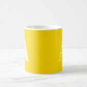Modern monogram geel wit custom initiaal letter koffiemok (Center)