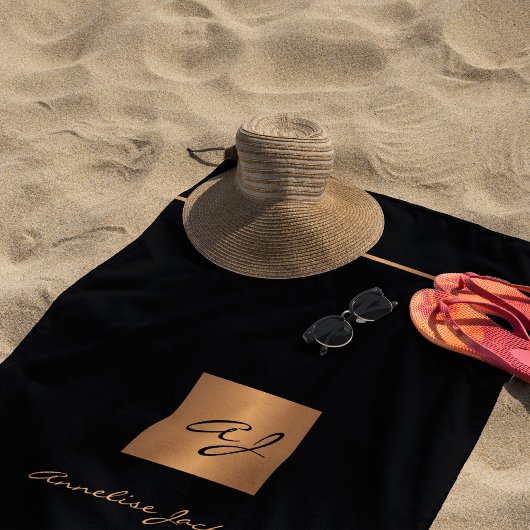 Modern monogram gepersonaliseerd zwart goud elegan strandlaken
