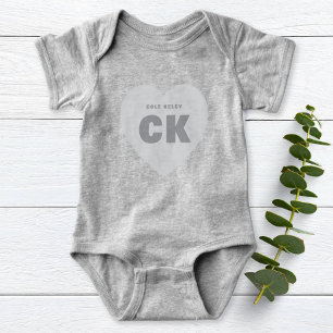 Modern Monogram Hart Pasgeboren Grijs Outfit Custo Romper