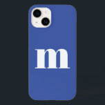 Modern Monogram Initiaal Case-Mate iPhone 14 Hoesje<br><div class="desc">Moderne kleine hoesje typografie minimalistisch ontwerp van het monogram initiaal,  dat kan worden gewijzigd om zich aan te passen. Wit op een blauwe achtergrond.</div>