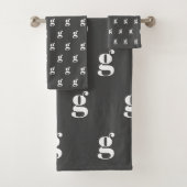 Modern Monogram Initiaal Letter Black en White Bad Handdoek (Insitu)