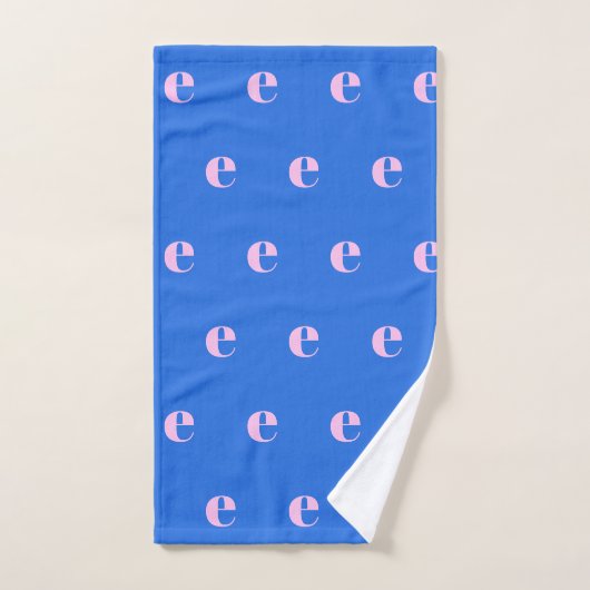 Modern Monogram Initiaal Letter helderblauw roze Bad Handdoek (Handdoek)