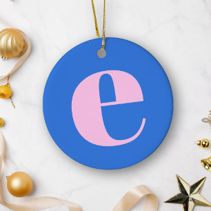 Modern Monogram Initiaal Letter helderblauw roze Keramisch Ornament