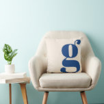 Modern Monogram Initiaal Letter Neutral Cream Blue Kussen<br><div class="desc">Schattige modern monogram met de eerste letter van uw keuze, in blauw en crème.</div>