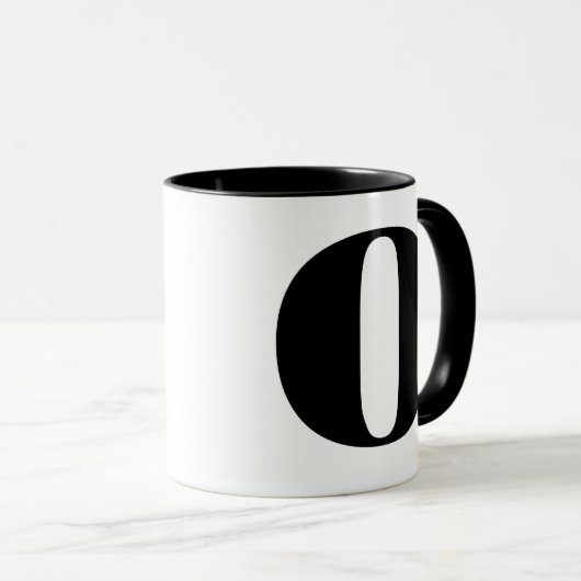 Modern Monogram Initiaal Letter O Black en White Mok (Voorkant rechts)