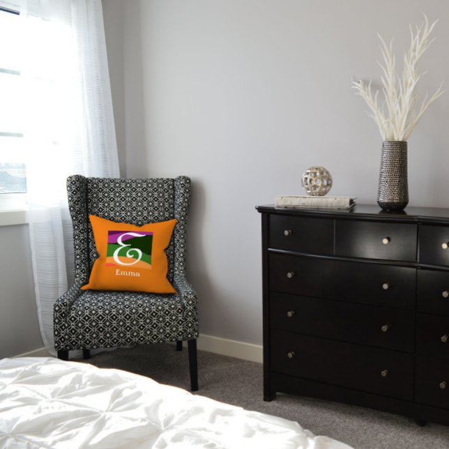 Modern Monogram Initiaal Letter oranje Sierkussen (Creator heeft geüpload)