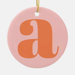 Modern Monogram Initiaal Letter Pastel Roze Sinaas Keramisch Ornament