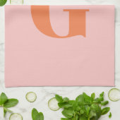 Modern Monogram Initiaal Pastel Roze en Oranje Theedoek (Gevouwen)
